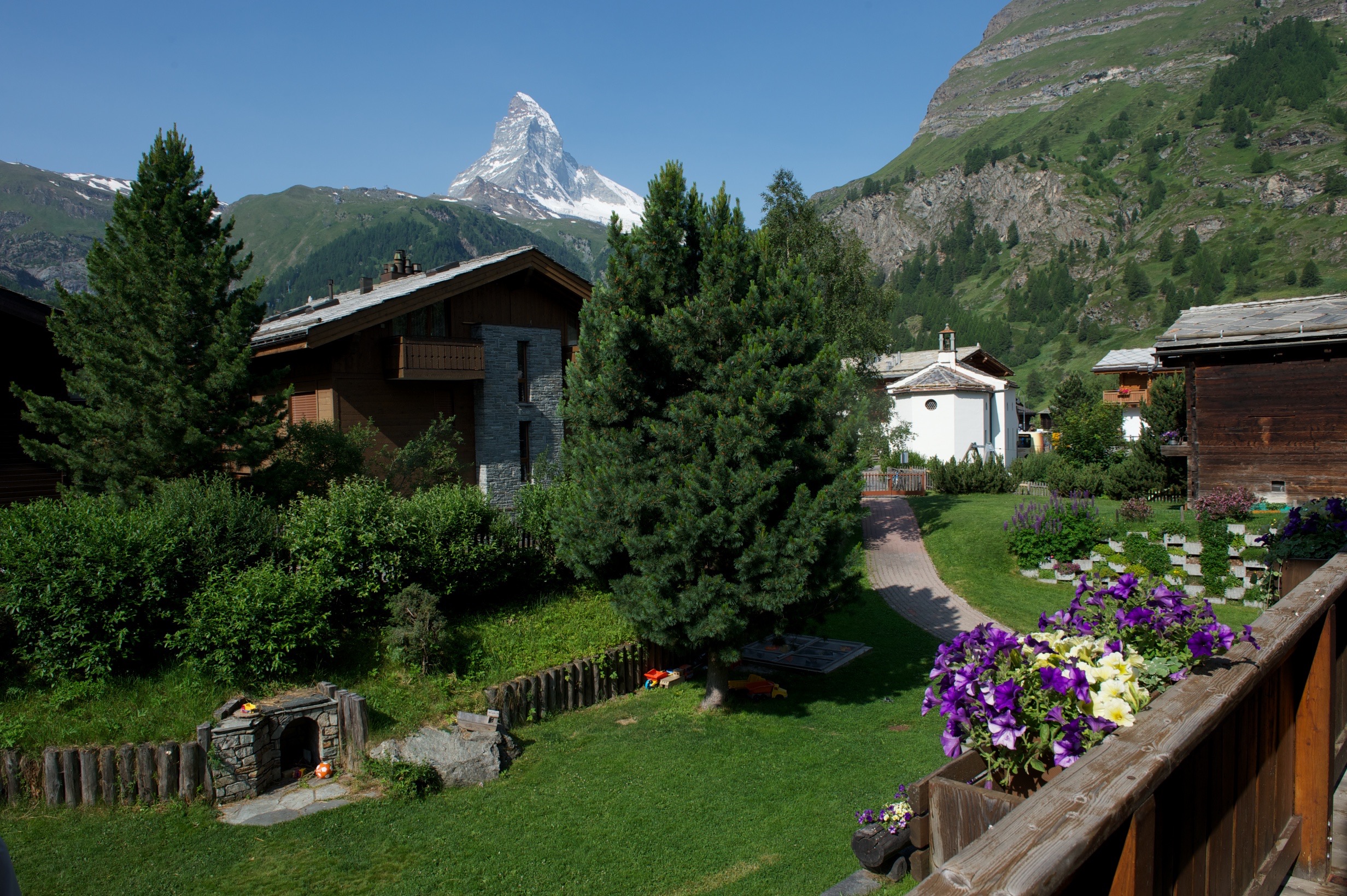 Дома в Альпах Швейцарии